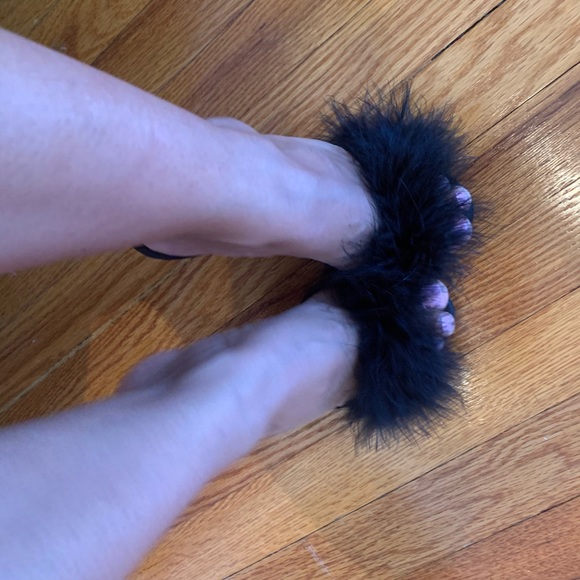 Black fluffy feather heels 😍 - Picture 7 of 8